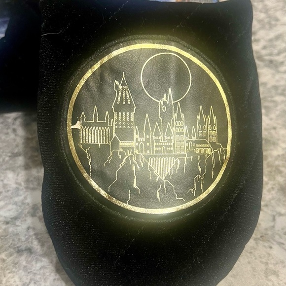 Harry Potter Slippers Black Size Large/XL Women 10-13 Men 9-12 - Picture 1 of 3